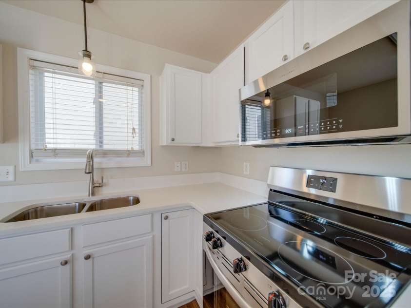 13410 Tartarian Court, Charlotte, NC 28215.  MLS# CAR4220153, YatesRealty ID 5030. 