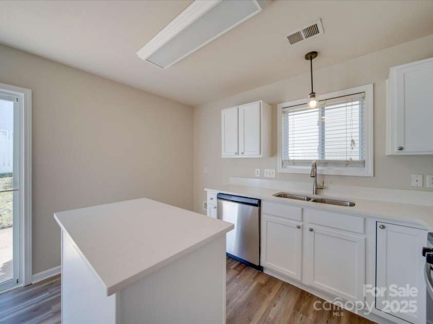 13410 Tartarian Court, Charlotte, NC 28215.  MLS# CAR4220153, YatesRealty ID 5030. 