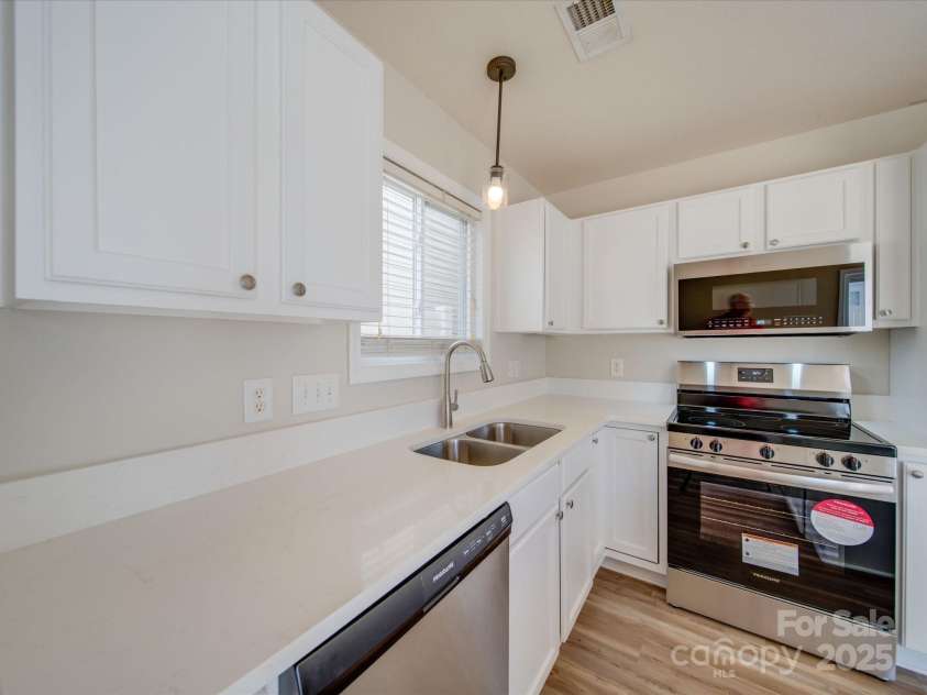 13410 Tartarian Court, Charlotte, NC 28215.  MLS# CAR4220153, YatesRealty ID 5030. 