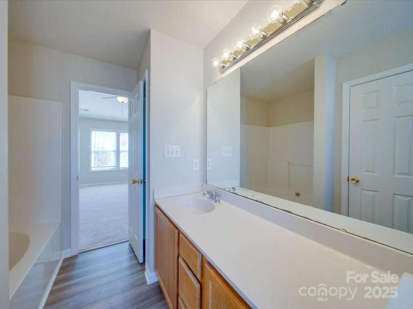 13410 Tartarian Court, Charlotte, NC 28215.  MLS# CAR4220153, YatesRealty ID 5030. 