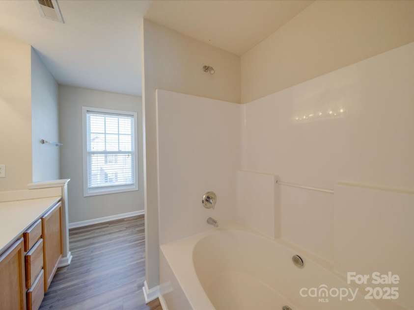 13410 Tartarian Court, Charlotte, NC 28215.  MLS# CAR4220153, YatesRealty ID 5030. 