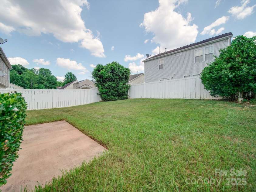 13410 Tartarian Court, Charlotte, NC 28215.  MLS# CAR4220153, YatesRealty ID 5030. 