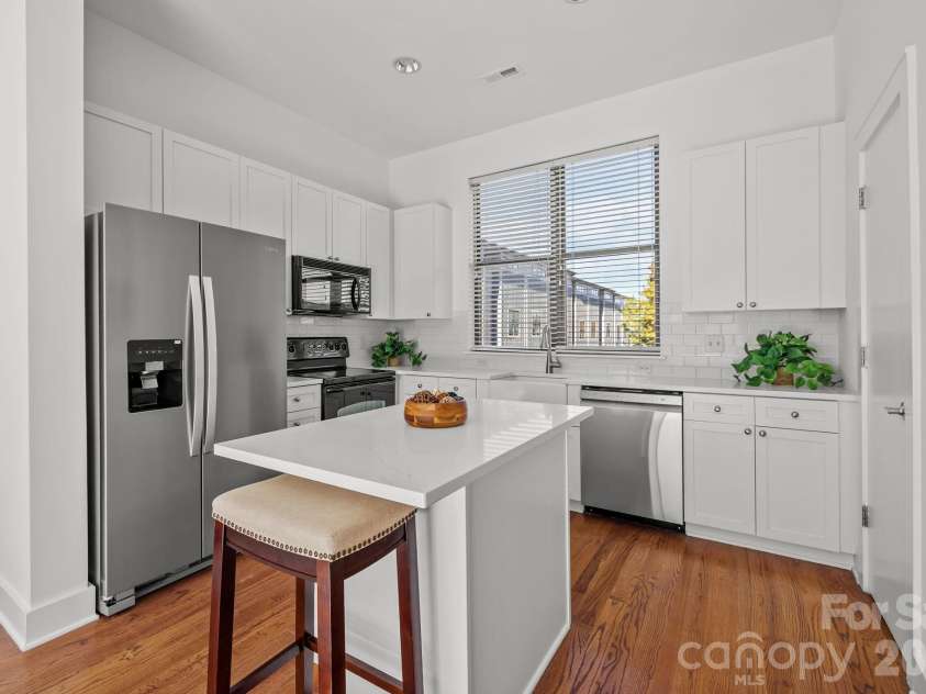 927 8TH Street, Charlotte, NC 28204.  MLS# CAR4352378, YatesRealty ID 5030. 