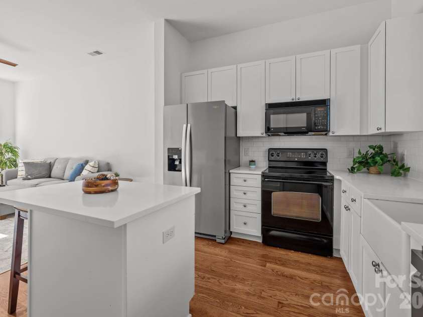 927 8TH Street, Charlotte, NC 28204.  MLS# CAR4352378, YatesRealty ID 5030. 