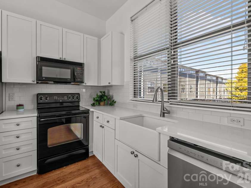 927 8TH Street, Charlotte, NC 28204.  MLS# CAR4352378, YatesRealty ID 5030. 
