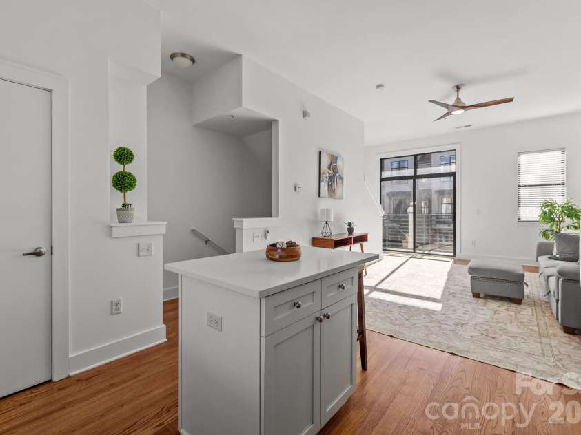 927 8TH Street, Charlotte, NC 28204.  MLS# CAR4352378, YatesRealty ID 5030. 