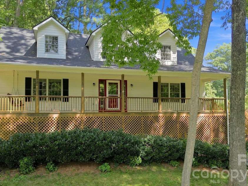 95 Holly Ridge Road, Waynesville, NC 28786.  MLS# CAR4423119, YatesRealty ID 50306. 