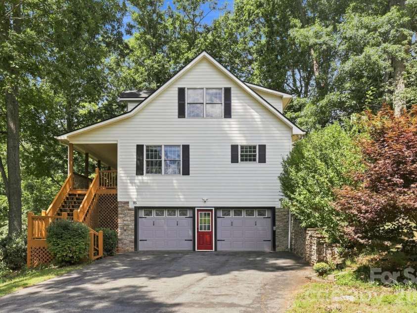 95 Holly Ridge Road, Waynesville, NC 28786.  MLS# CAR4423119, YatesRealty ID 50306. 