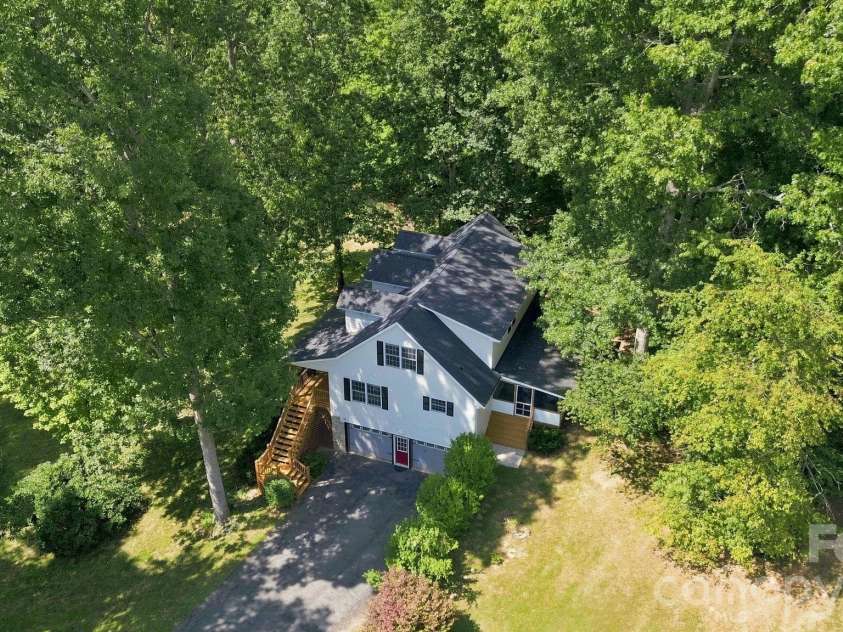 95 Holly Ridge Road, Waynesville, NC 28786.  MLS# CAR4423119, YatesRealty ID 50306. 