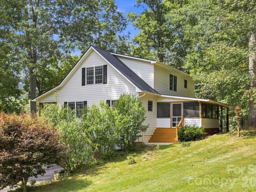 95 Holly Ridge Road, Waynesville, NC 28786.  MLS# CAR4423119, YatesRealty ID 50306. 