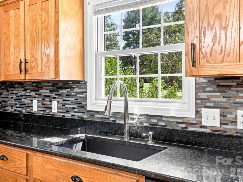 95 Holly Ridge Road, Waynesville, NC 28786.  MLS# CAR4423119, YatesRealty ID 50306. 