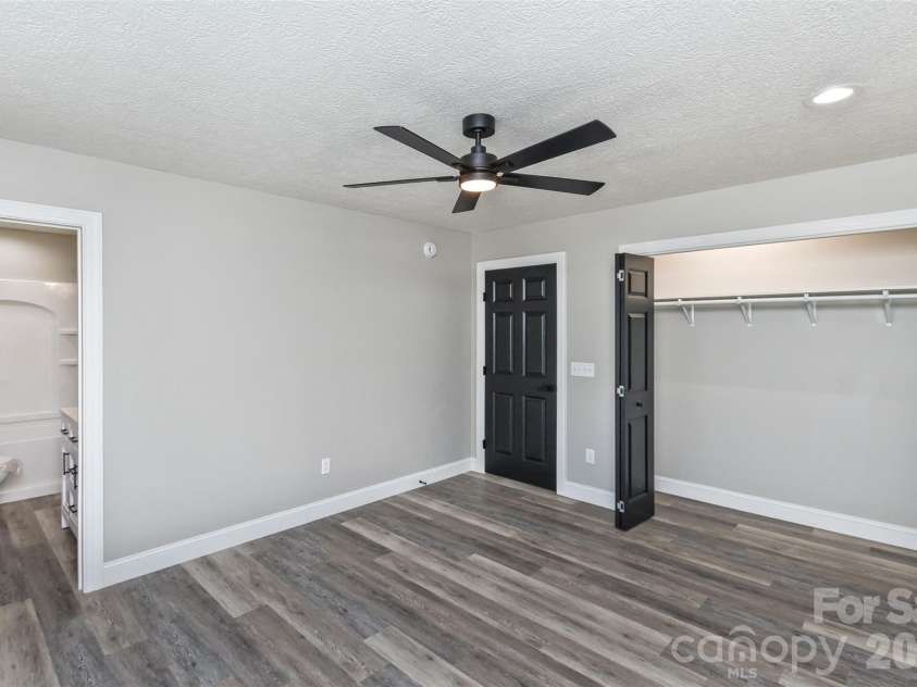 340 Matthew Lane, Canton, NC 28716.  MLS# CAR4423221, YatesRealty ID 50307. 