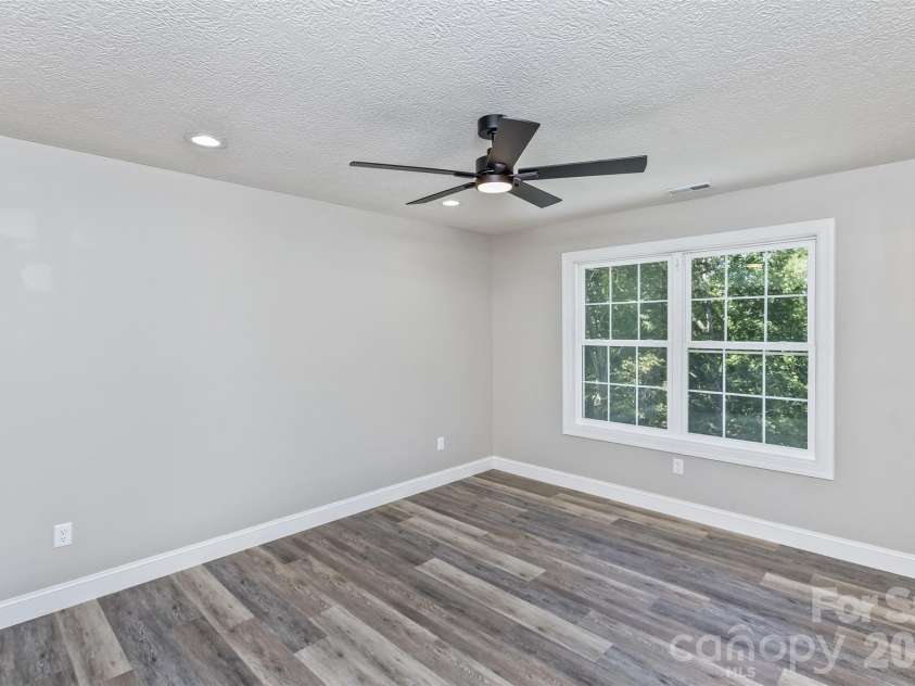 340 Matthew Lane, Canton, NC 28716.  MLS# CAR4423221, YatesRealty ID 50307. 