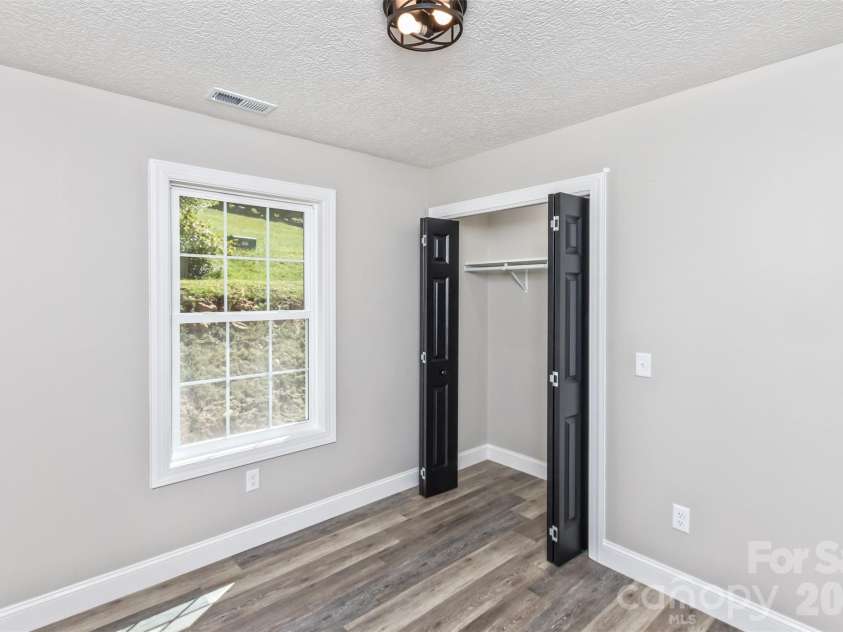 340 Matthew Lane, Canton, NC 28716.  MLS# CAR4423221, YatesRealty ID 50307. 
