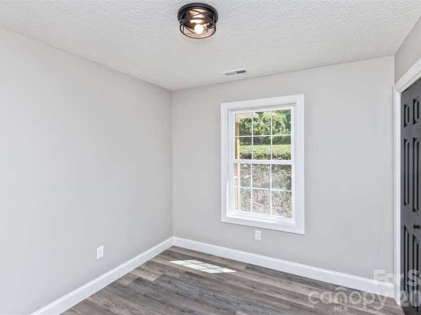 340 Matthew Lane, Canton, NC 28716.  MLS# CAR4423221, YatesRealty ID 50307. 