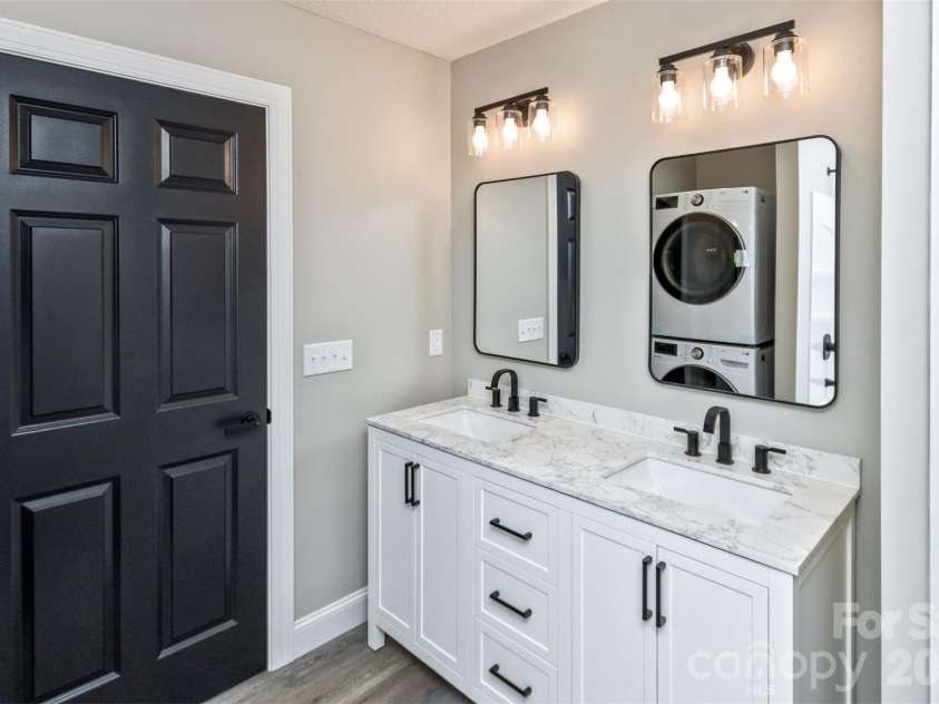 340 Matthew Lane, Canton, NC 28716.  MLS# CAR4423221, YatesRealty ID 50307. 