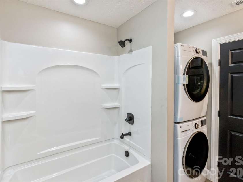 340 Matthew Lane, Canton, NC 28716.  MLS# CAR4423221, YatesRealty ID 50307. 