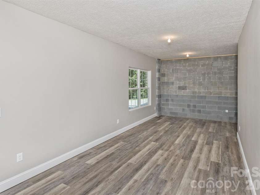 340 Matthew Lane, Canton, NC 28716.  MLS# CAR4423221, YatesRealty ID 50307. 