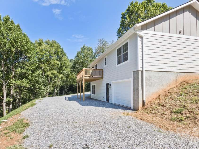 340 Matthew Lane, Canton, NC 28716.  MLS# CAR4423221, YatesRealty ID 50307. 