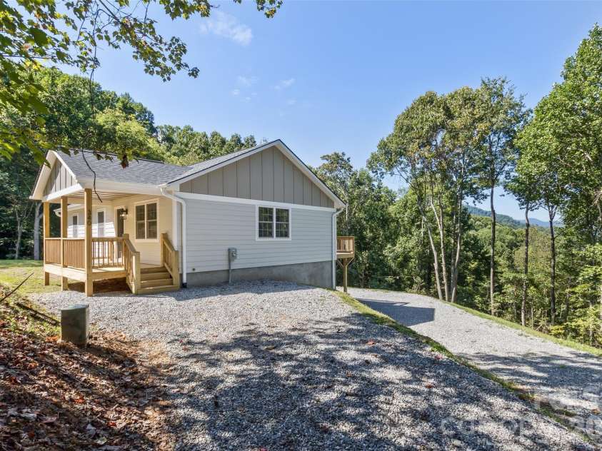 340 Matthew Lane, Canton, NC 28716.  MLS# CAR4423221, YatesRealty ID 50307. 