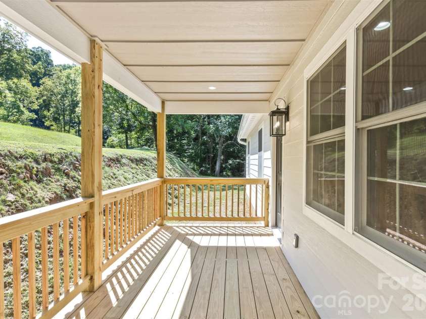 340 Matthew Lane, Canton, NC 28716.  MLS# CAR4423221, YatesRealty ID 50307. 