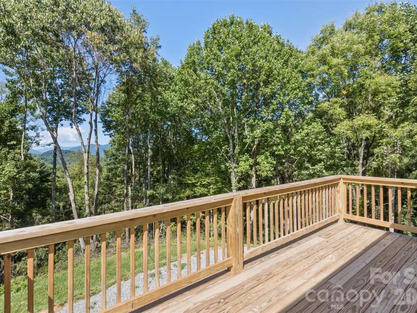 340 Matthew Lane, Canton, NC 28716.  MLS# CAR4423221, YatesRealty ID 50307. 