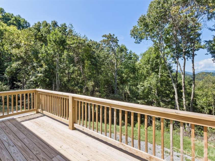 340 Matthew Lane, Canton, NC 28716.  MLS# CAR4423221, YatesRealty ID 50307. 