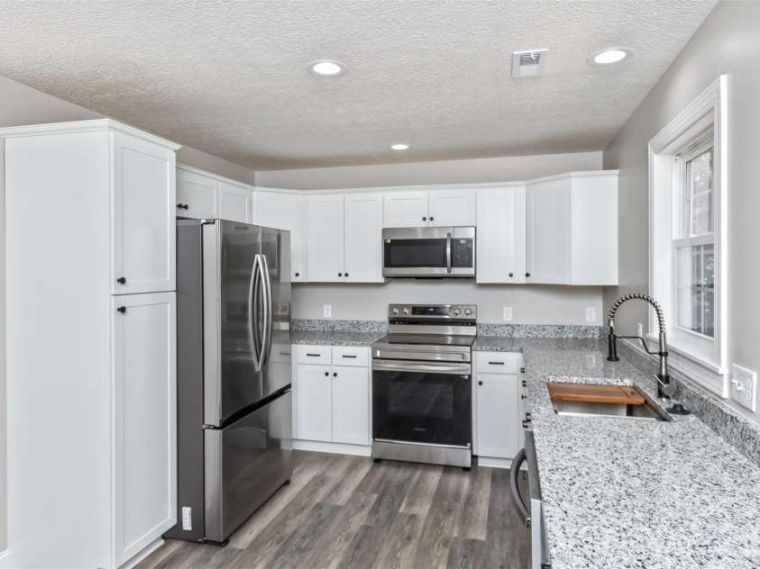 340 Matthew Lane, Canton, NC 28716.  MLS# CAR4423221, YatesRealty ID 50307. Kitchen