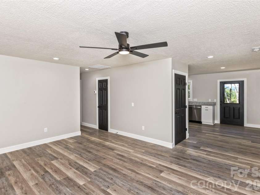 340 Matthew Lane, Canton, NC 28716.  MLS# CAR4423221, YatesRealty ID 50307. Living Room