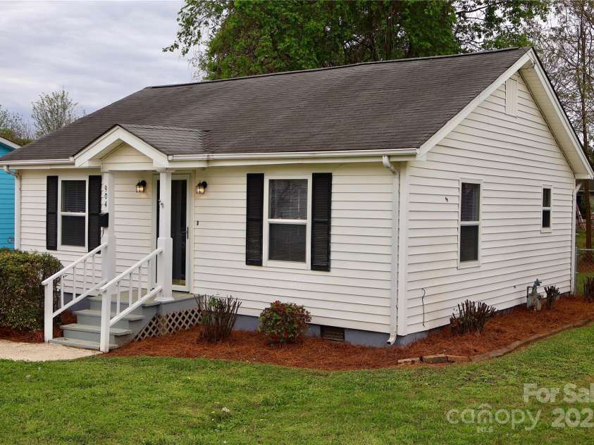 904 Brook Street, Belmont, NC 28012.  MLS# CAR4243776, YatesRealty ID 5031. 