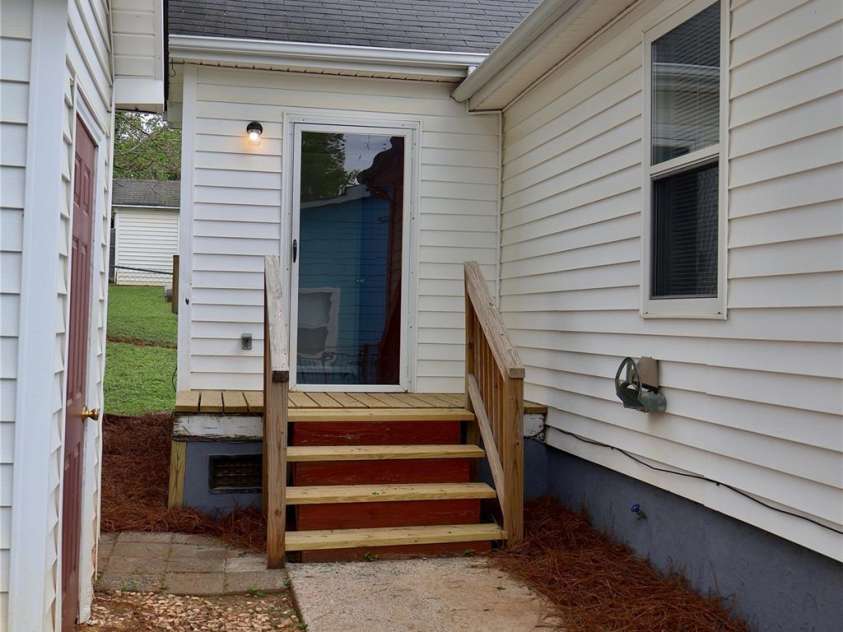 904 Brook Street, Belmont, NC 28012.  MLS# CAR4243776, YatesRealty ID 5031. 