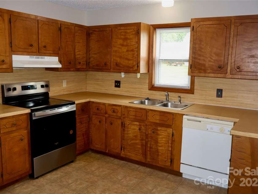 904 Brook Street, Belmont, NC 28012.  MLS# CAR4243776, YatesRealty ID 5031. 