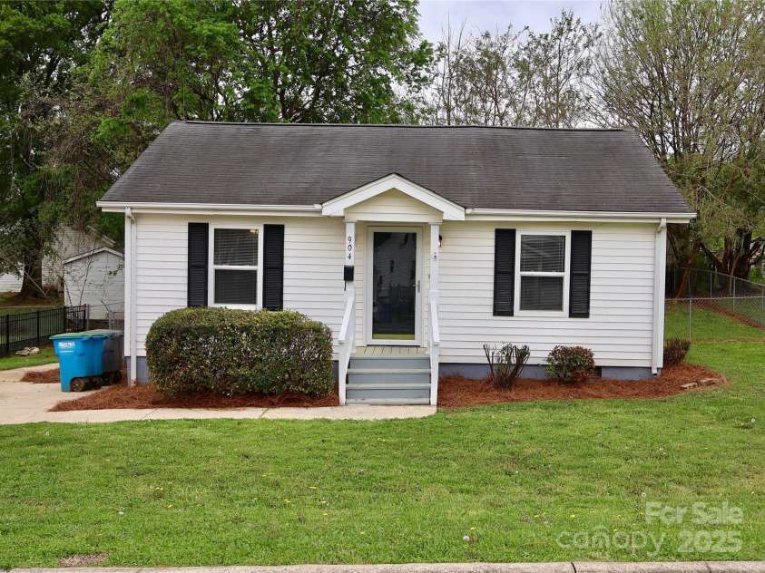 904 Brook Street, Belmont, NC 28012.  MLS# CAR4243776, YatesRealty ID 5031. 904 Brook St, Belmont
