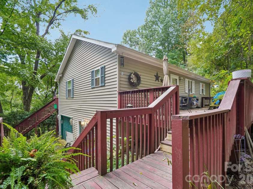 650 Creek Side Drive, Maggie Valley, NC 28751.  MLS# CAR4423775, YatesRealty ID 50310. 