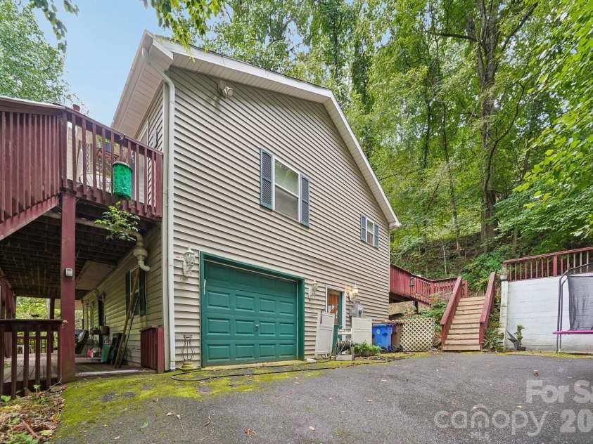650 Creek Side Drive, Maggie Valley, NC 28751.  MLS# CAR4423775, YatesRealty ID 50310. 