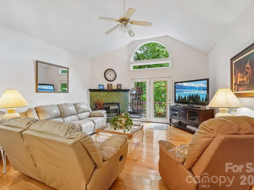 650 Creek Side Drive, Maggie Valley, NC 28751.  MLS# CAR4423775, YatesRealty ID 50310. 