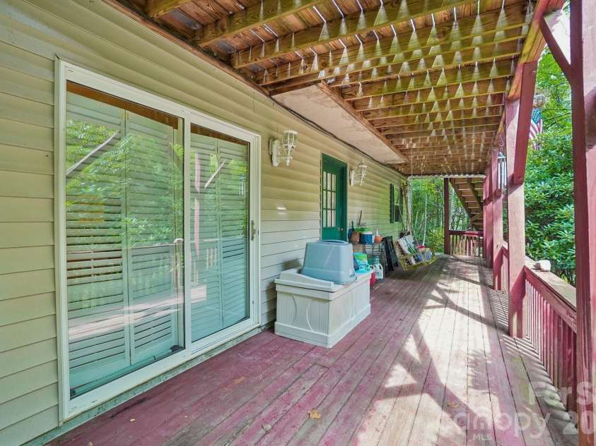 650 Creek Side Drive, Maggie Valley, NC 28751.  MLS# CAR4423775, YatesRealty ID 50310. 
