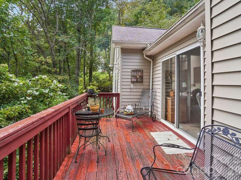 650 Creek Side Drive, Maggie Valley, NC 28751.  MLS# CAR4423775, YatesRealty ID 50310. 