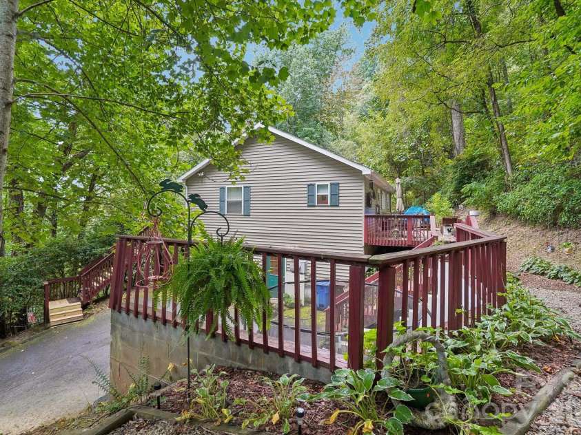 650 Creek Side Drive, Maggie Valley, NC 28751.  MLS# CAR4423775, YatesRealty ID 50310. 