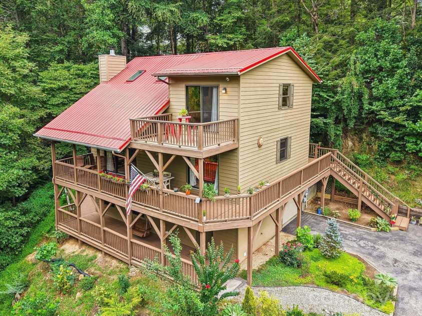 36 Nicholas Lane, Maggie Valley, NC 28751.  MLS# CAR4422932, YatesRealty ID 50311. 