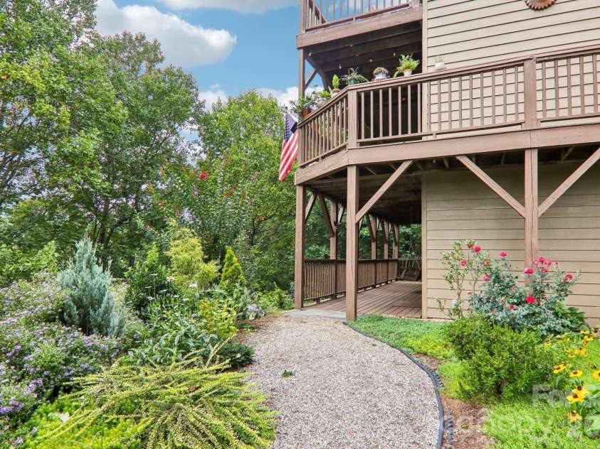 36 Nicholas Lane, Maggie Valley, NC 28751.  MLS# CAR4422932, YatesRealty ID 50311. 