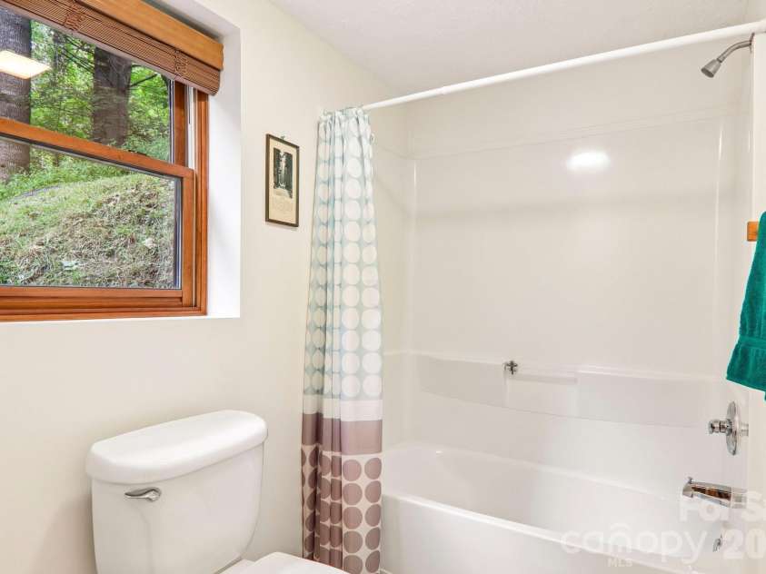 36 Nicholas Lane, Maggie Valley, NC 28751.  MLS# CAR4422932, YatesRealty ID 50311. 