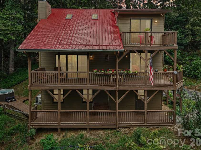 36 Nicholas Lane, Maggie Valley, NC 28751.  MLS# CAR4422932, YatesRealty ID 50311. 