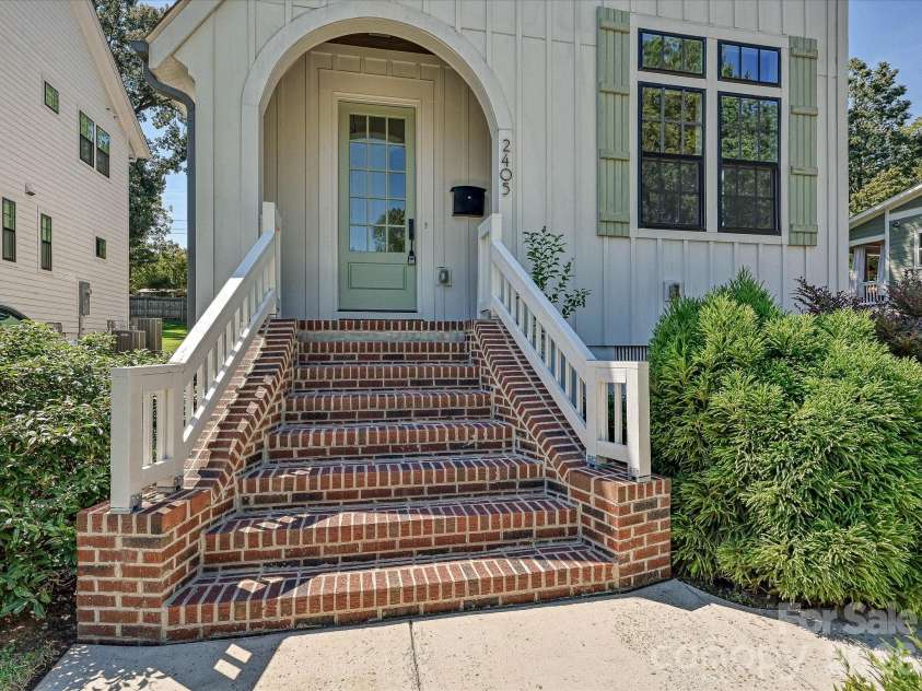 2405 Marlowe Avenue, Charlotte, NC 28208.  MLS# CAR4423166, YatesRealty ID 50312. 