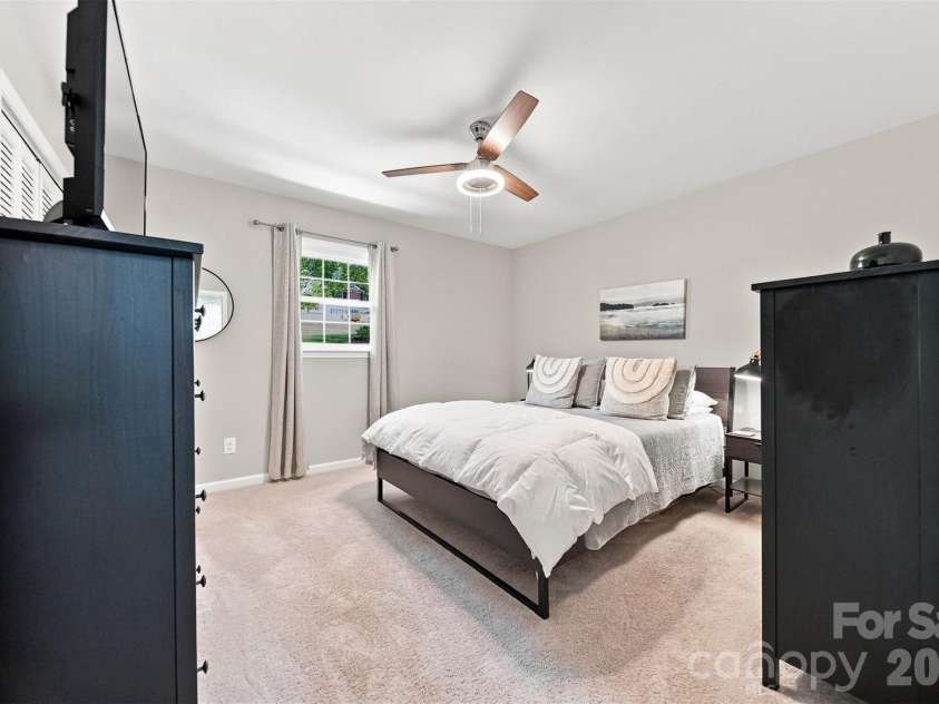 89 Lakemont Park Road, Hickory, NC 28601.  MLS# CAR4423696, YatesRealty ID 50314. 