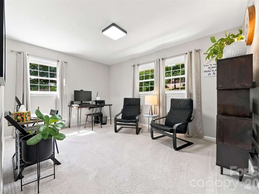 89 Lakemont Park Road, Hickory, NC 28601.  MLS# CAR4423696, YatesRealty ID 50314. 