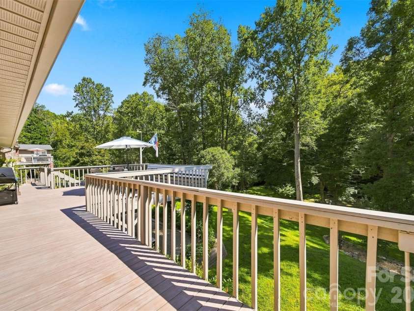 89 Lakemont Park Road, Hickory, NC 28601.  MLS# CAR4423696, YatesRealty ID 50314. 