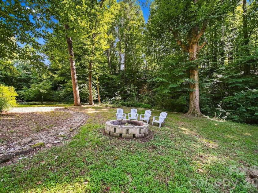 89 Lakemont Park Road, Hickory, NC 28601.  MLS# CAR4423696, YatesRealty ID 50314. 