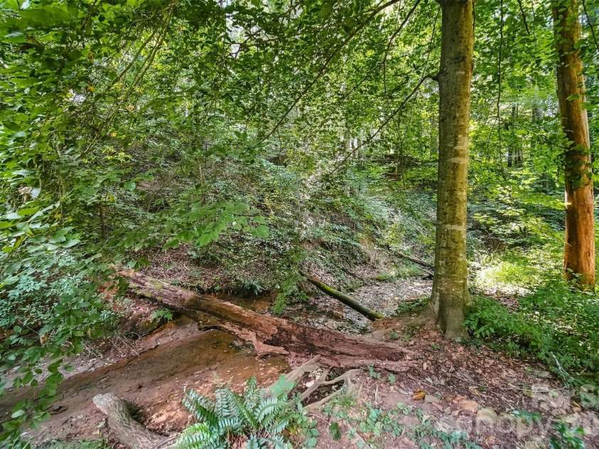 89 Lakemont Park Road, Hickory, NC 28601.  MLS# CAR4423696, YatesRealty ID 50314. 
