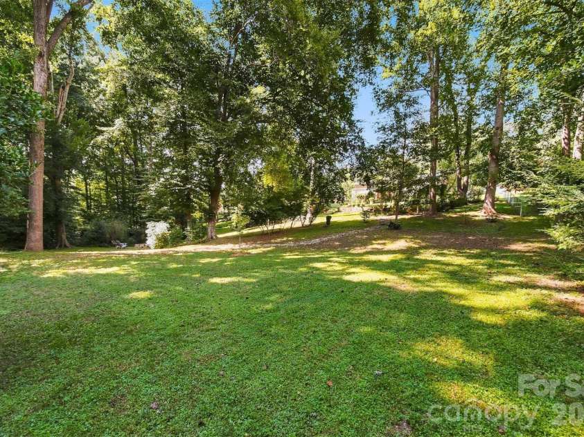 89 Lakemont Park Road, Hickory, NC 28601.  MLS# CAR4423696, YatesRealty ID 50314. 
